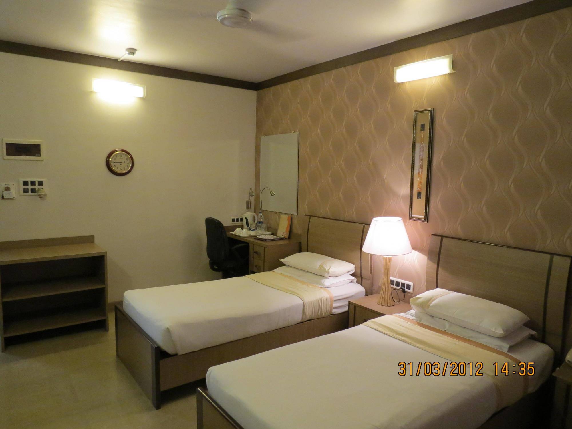 Jyoti Dwelling Hotel Mumbai Ngoại thất bức ảnh